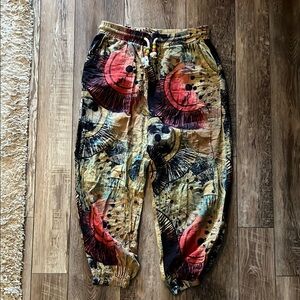 Red and Black Abstract Ankle Cropped Pants